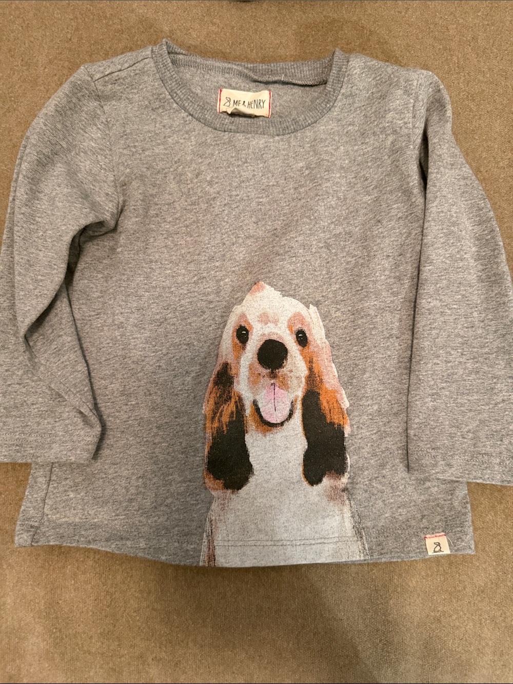 Mee & Henry Gray Long-Sleeve Dog Graphic Top